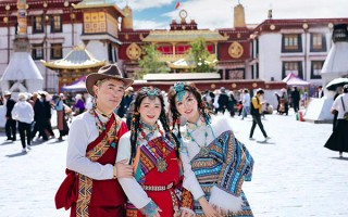 西藏跟旅游团玩一周费用多少？西藏跟旅行团游玩7天多少钱？