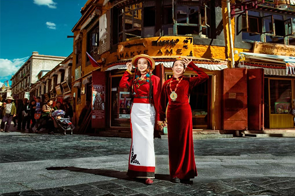 两个人广东云浮到西藏玩一周多少钱